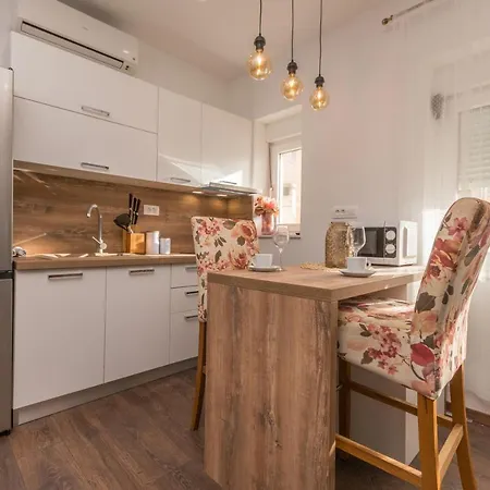 Zorica Biograd Na Moru